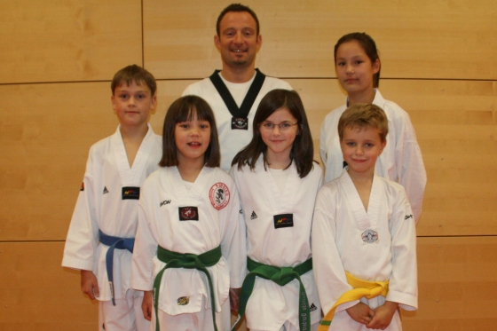 Die teilnehmenden Bushido-Sportler mit Landestrainer Technik Martin Paust.