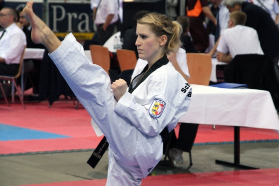 Kim Berthold dominiert auf der int. hessischen Meisterschaft und sichert sich die Gold-Medaille.