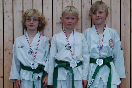 Linus Jaensch, Niklas Roy & Mattis Pevestorf: Platz 2 in der Klasse Synchron LK 2 Schüler männlich