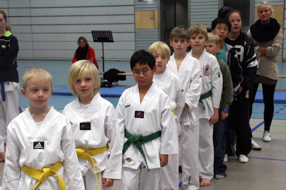 Die Bushido-Starter mit ihren Trainerinnen.